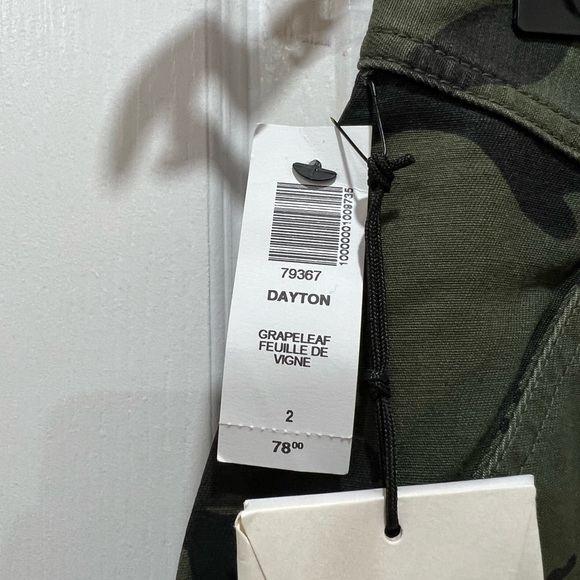 BRAND NEW WITH TAGS CARGO SHORTS FROM ARITZIA - Picture 4 of 5